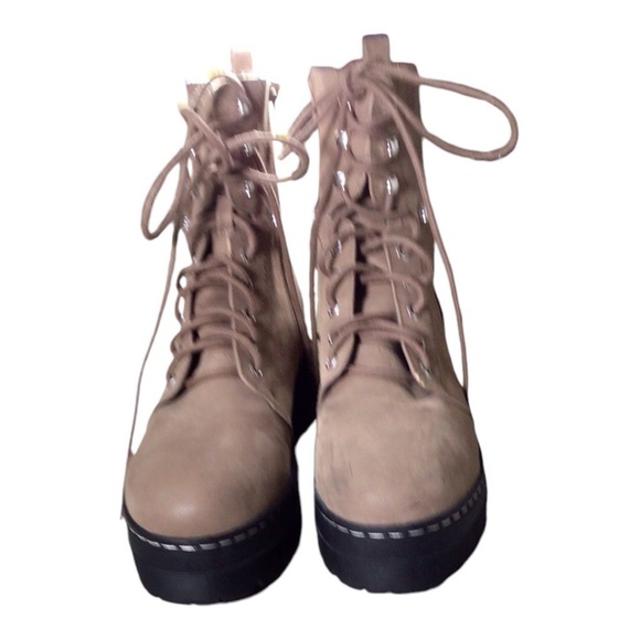 Mía Tan Lace Up Combat Boots NWOB size 8.5 - Picture 1 of 5